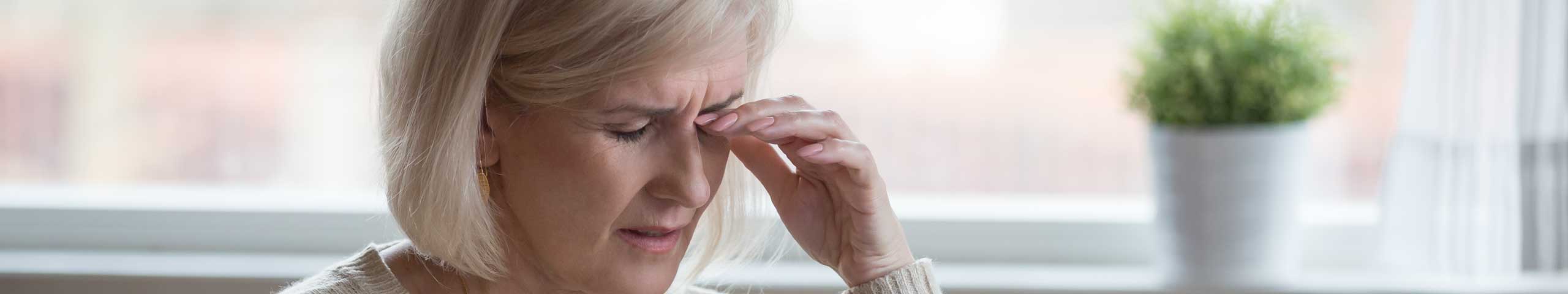 The symptoms of dry eye.