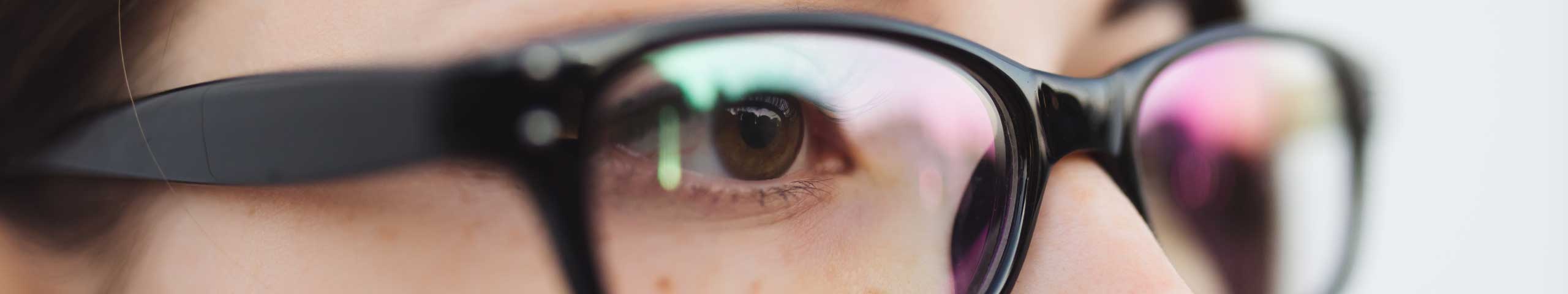 Keratoconus symptoms.