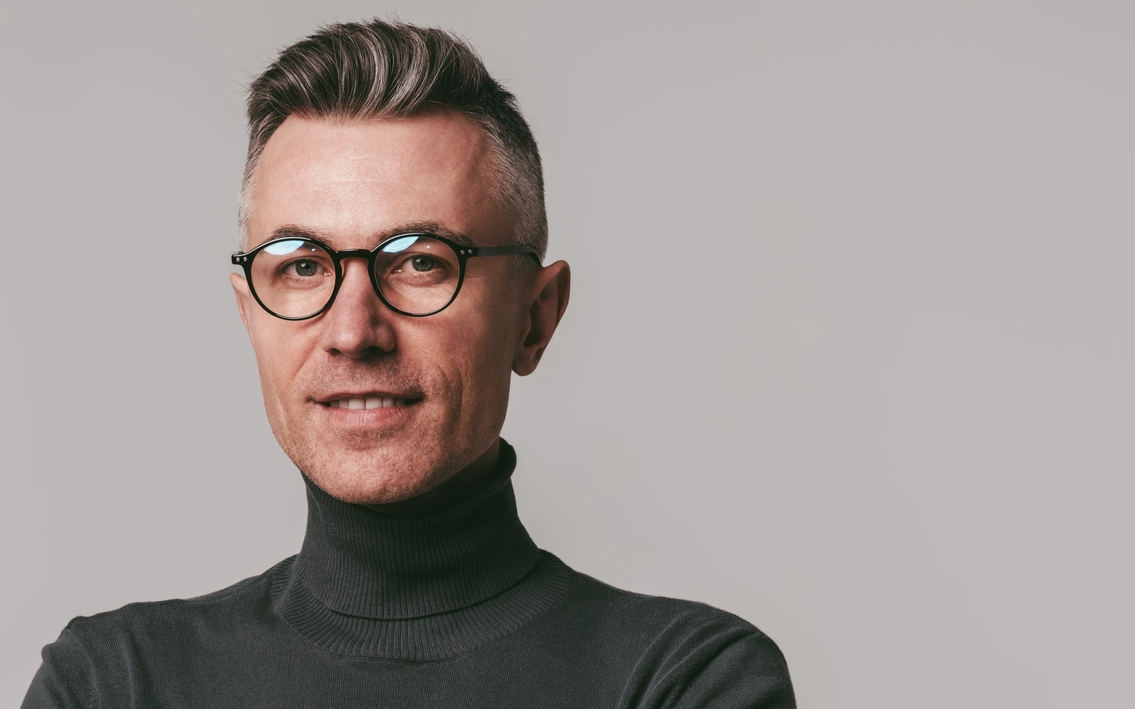A handsome middle-aged male wearing glasses.