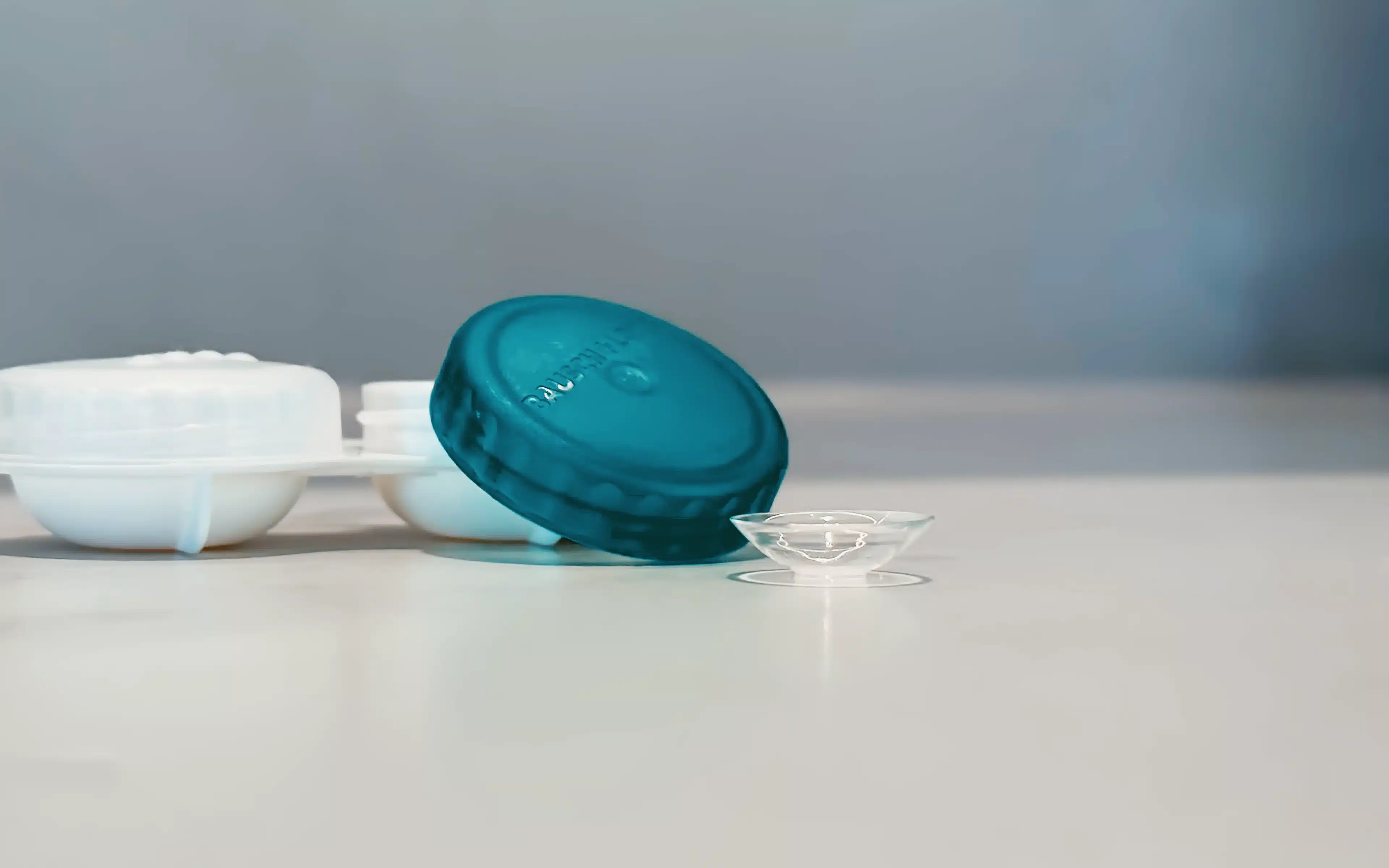 Scleral contact lens storage case with clear lens placed alongside